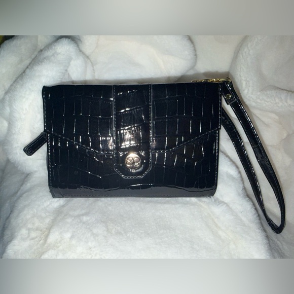 Samantha Brown Black Crocodile-Embossed Wristlet With Shoulder Straps - Picture 2 of 8